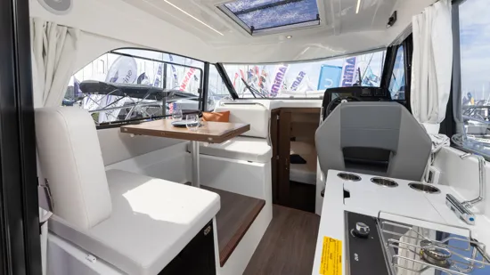 BENETEAU ANTARES OUTBOARD 9 NEW