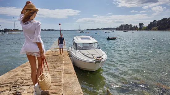 BENETEAU ANTARES OUTBOARD 7 