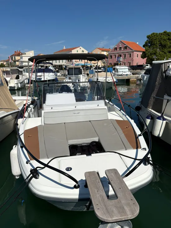 Flyer-7-sundeck-bow-sunpad