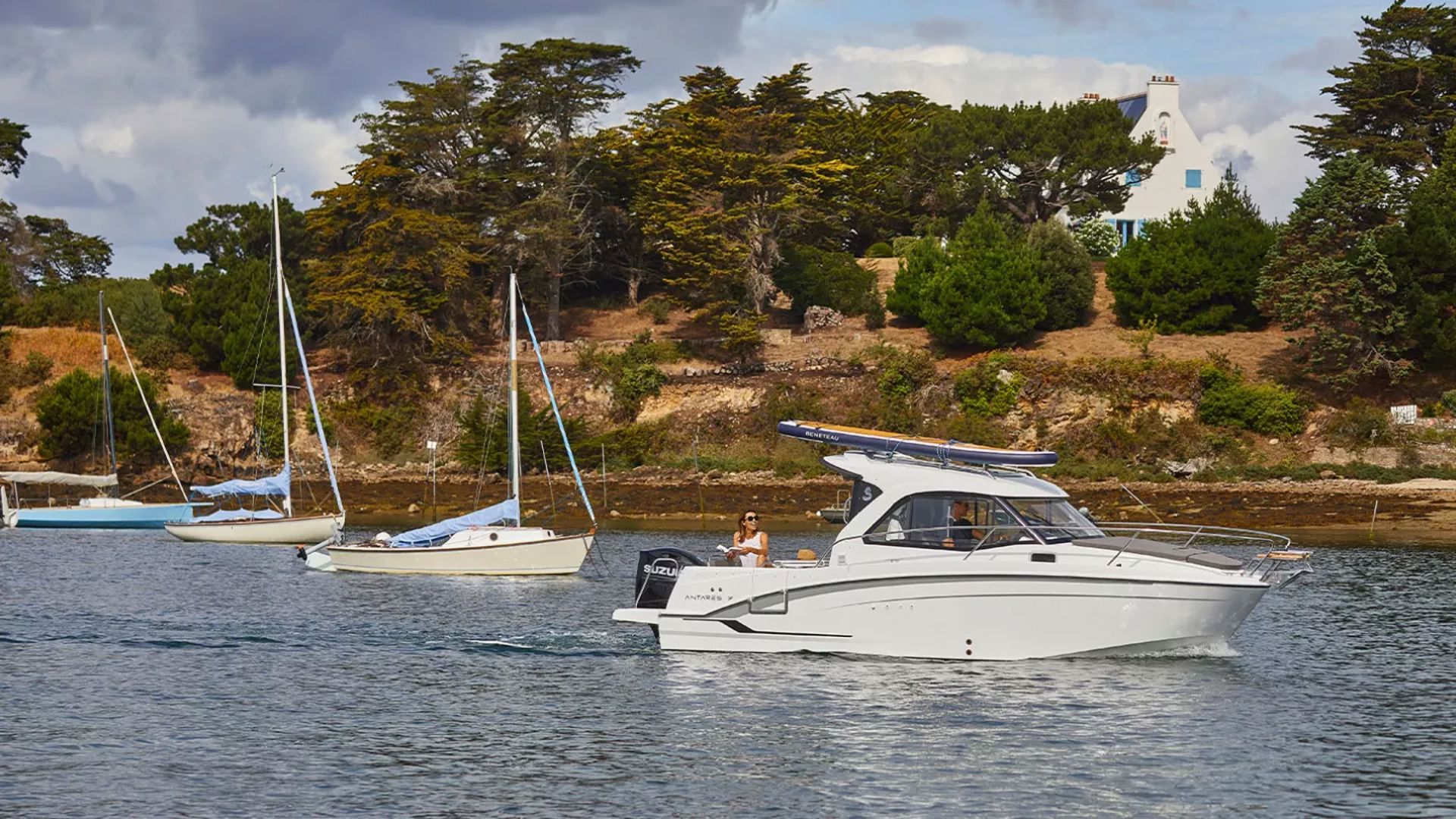 BENETEAU ANTARES OUTBOARD 7 