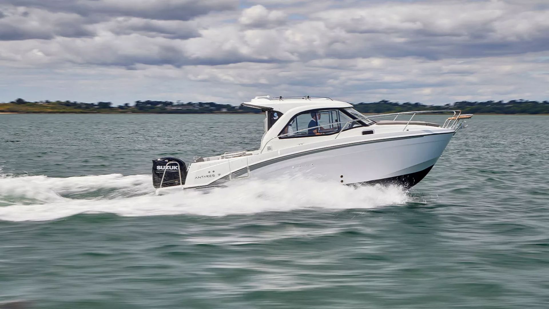 BENETEAU ANTARES OUTBOARD 7 