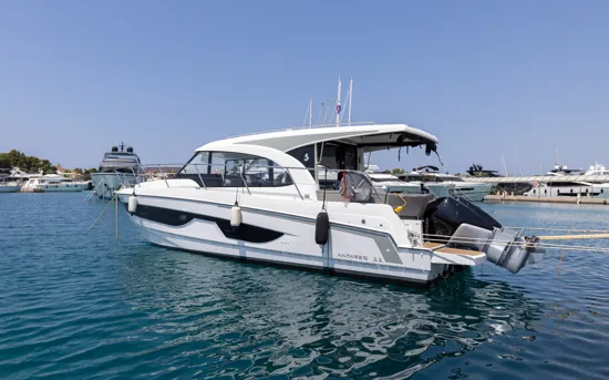 BENETEAU ANTARES OUTBOARD 11 COUPE