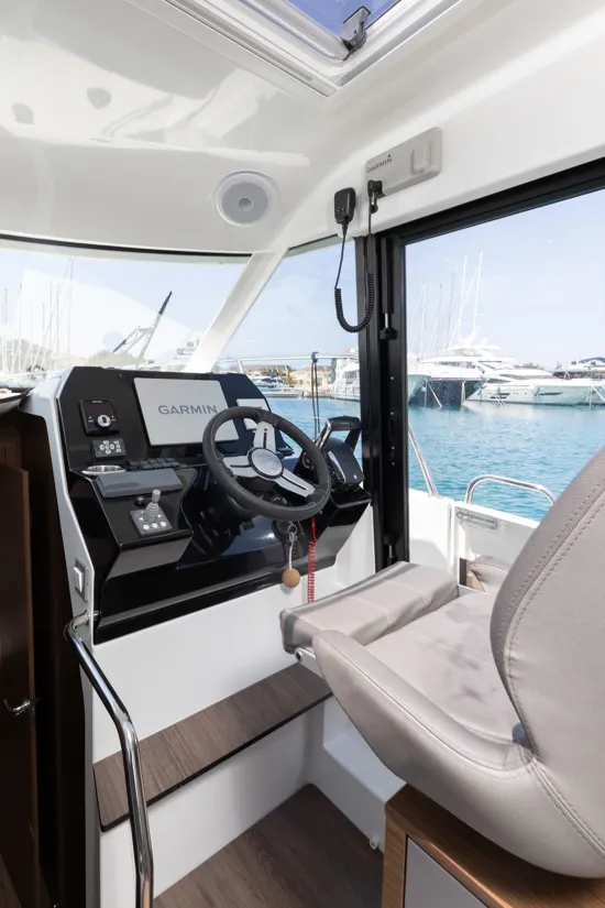 BENETEAU ANTARES OUTBOARD 11 COUPE