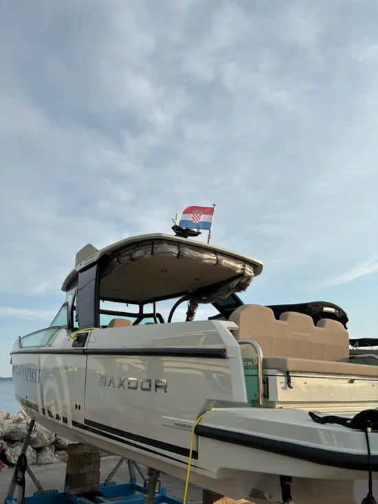 2023-SAXDOR-320-GTO-STERN-OF-THE-BOAT