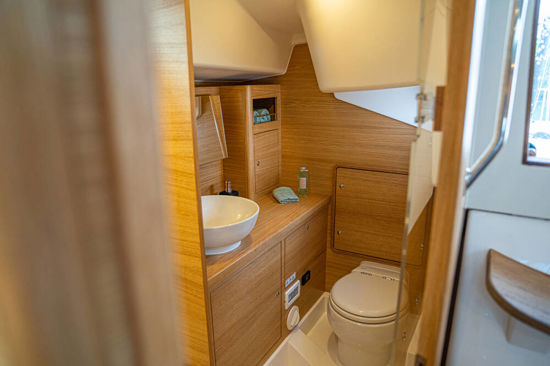 Xyachts-X4°-toilette