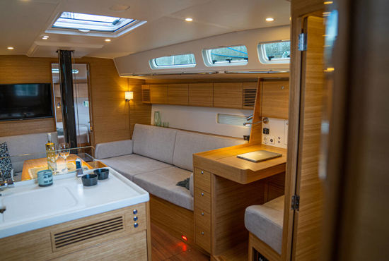 Xyachts-X4°-salon