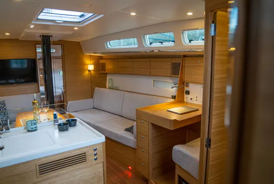 Xyachts-X4°-salon