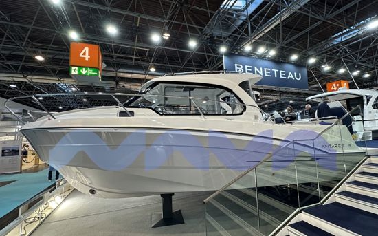 BENETEAU ANTARES OUTBOARD 8 CRUISING