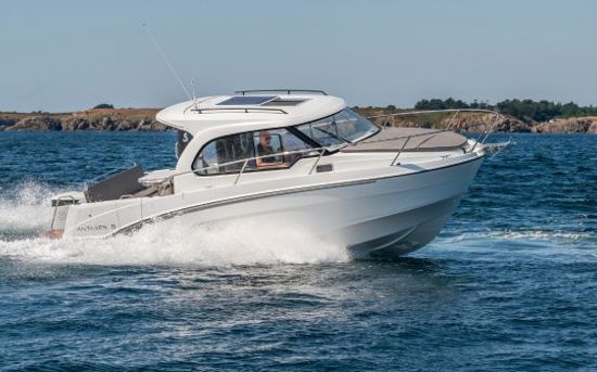BENETEAU ANTARES OUTBOARD 8 CRUISING