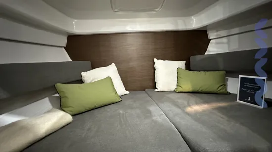 BENETEAU ANTARES OUTBOARD 8 CRUISING