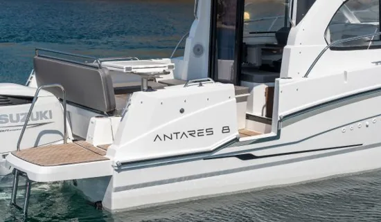 BENETEAU ANTARES OUTBOARD 8 CRUISING