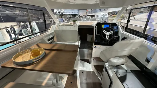 BENETEAU ANTARES OUTBOARD 8 CRUISING