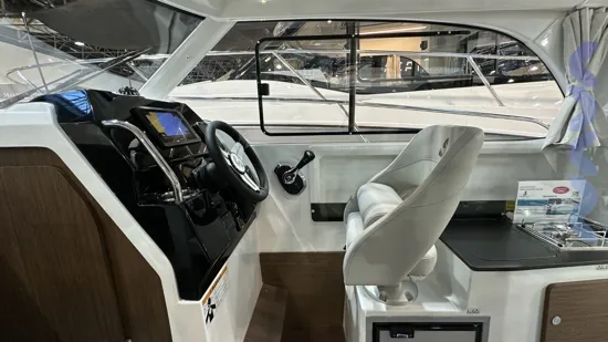 BENETEAU ANTARES OUTBOARD 8 CRUISING