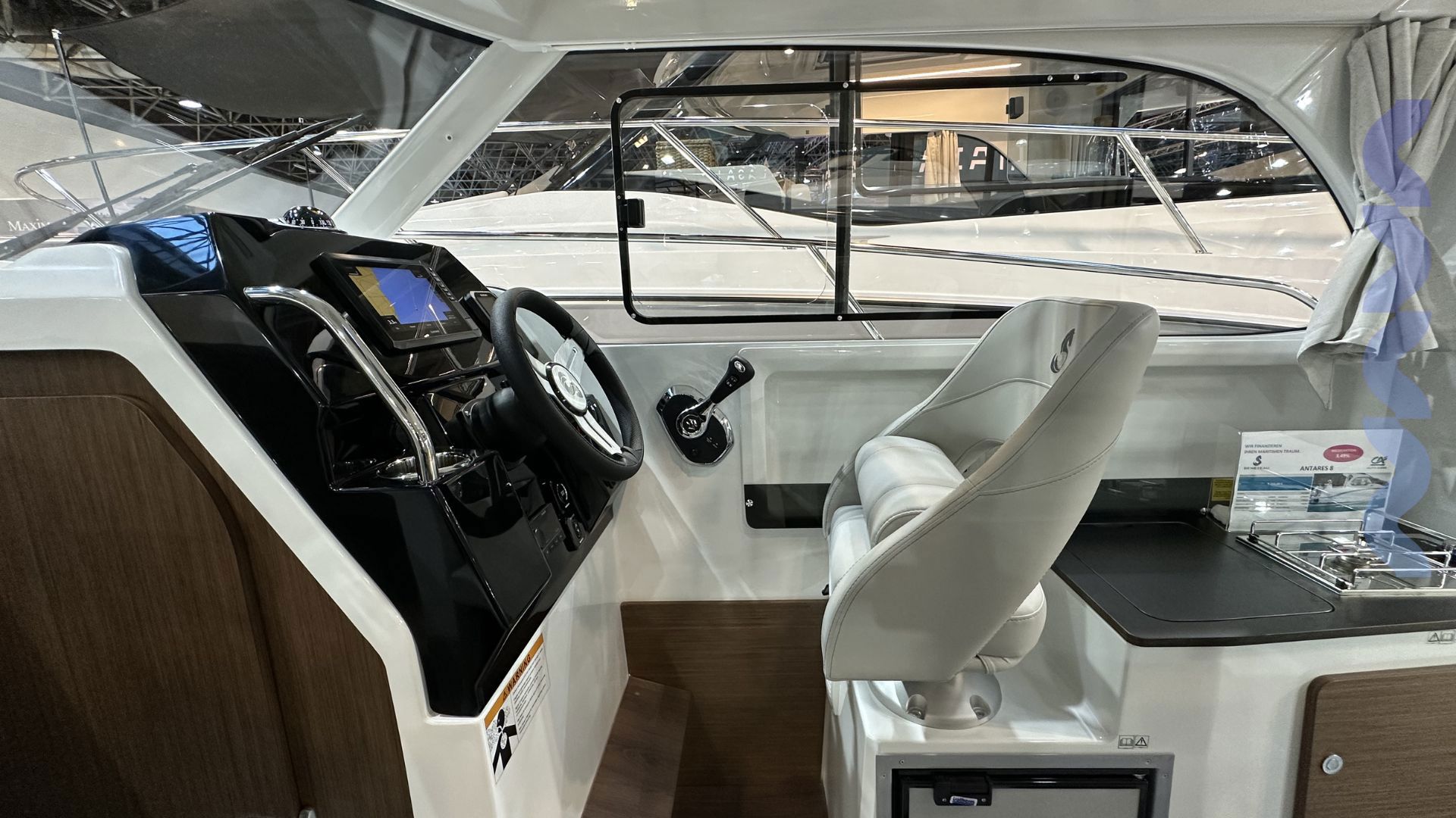 BENETEAU ANTARES OUTBOARD 8 CRUISING