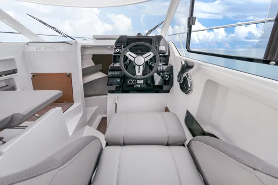 BENETEAU ANTARES OUTBOARD 8 CRUISING