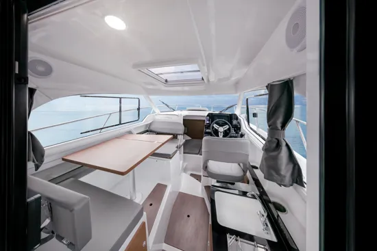 BENETEAU ANTARES OUTBOARD 8 CRUISING
