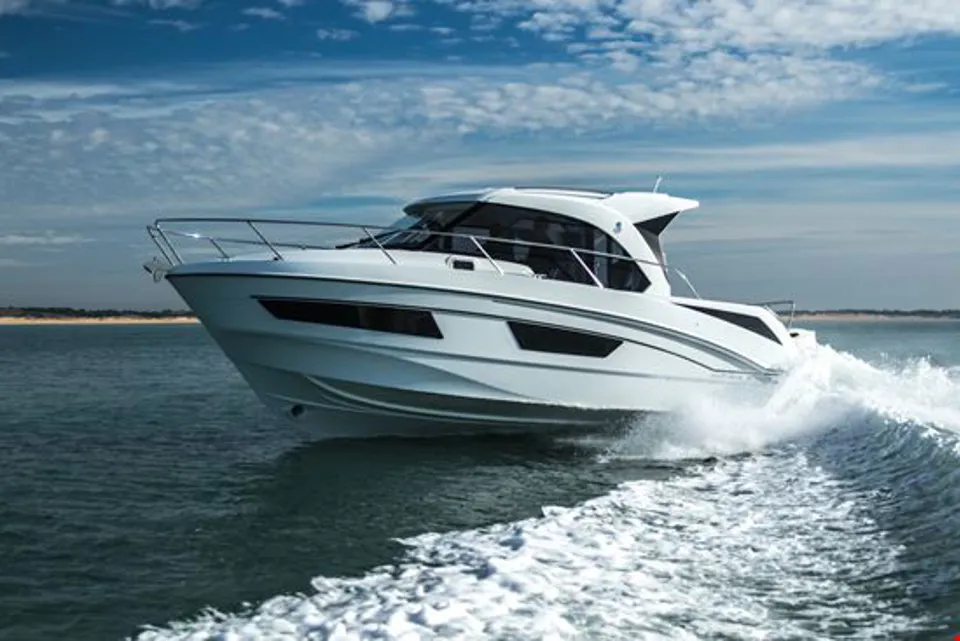 BENETEAU ANTARES OUTBOARD 9 