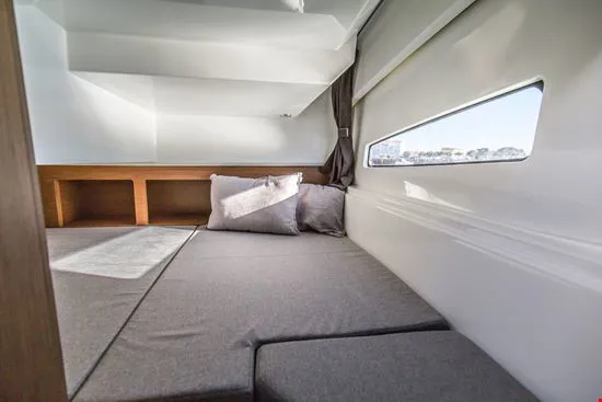 BENETEAU ANTARES OUTBOARD 9 