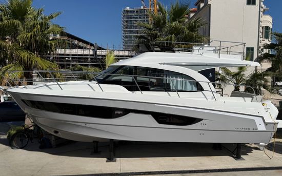 BENETEAU ANTARES OUTBOARD 11 FLY 