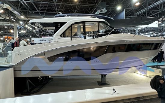 BENETEAU ANTARES OUTBOARD 11 FLY 