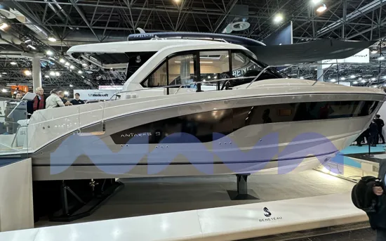 BENETEAU ANTARES OUTBOARD 11 FLY 