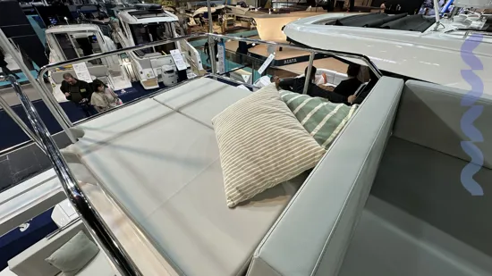 BENETEAU ANTARES OUTBOARD 11 FLY 