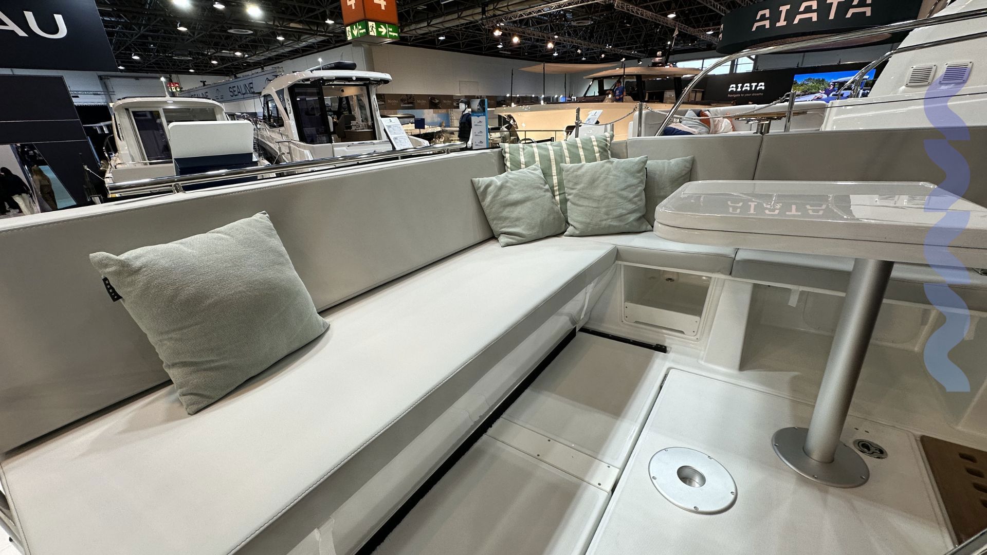 BENETEAU ANTARES OUTBOARD 11 FLY