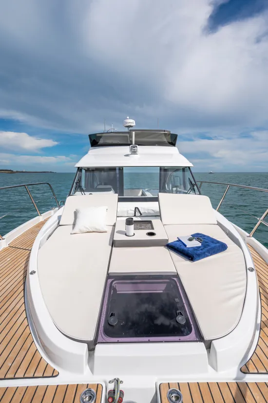 BENETEAU ANTARES OUTBOARD 11 FLY 
