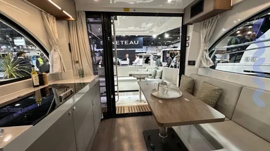 BENETEAU ANTARES OUTBOARD 11 FLY 