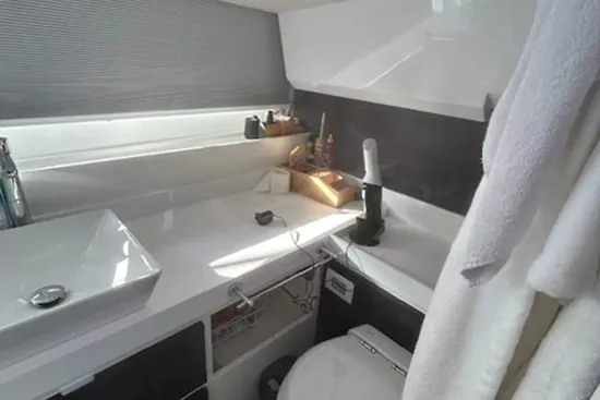 Fiart-seawalker-39-umivaonik-u-kupatilu