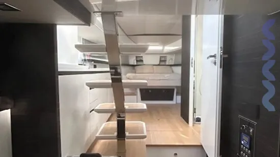 Fiart-seawalker-39-pogled-iz-kabine-za-goste