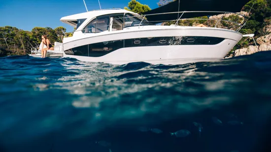 BENETEAU ANTARES OUTBOARD 12 COUPE 