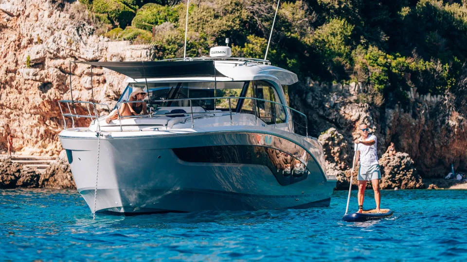 BENETEAU ANTARES OUTBOARD 12 COUPE 