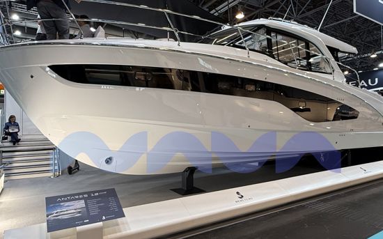 BENETEAU ANTARES OUTBOARD 12 COUPE 