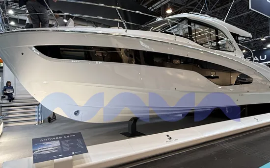 BENETEAU ANTARES OUTBOARD 12 COUPE 