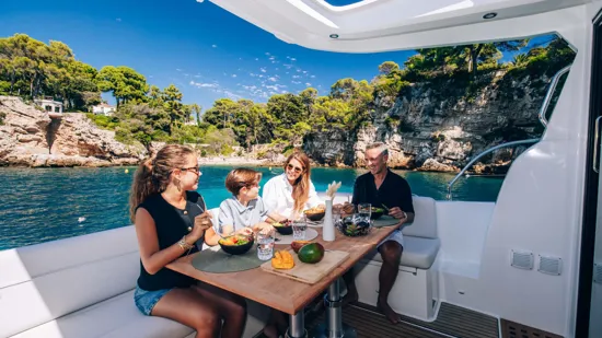 BENETEAU ANTARES OUTBOARD 12 COUPE 