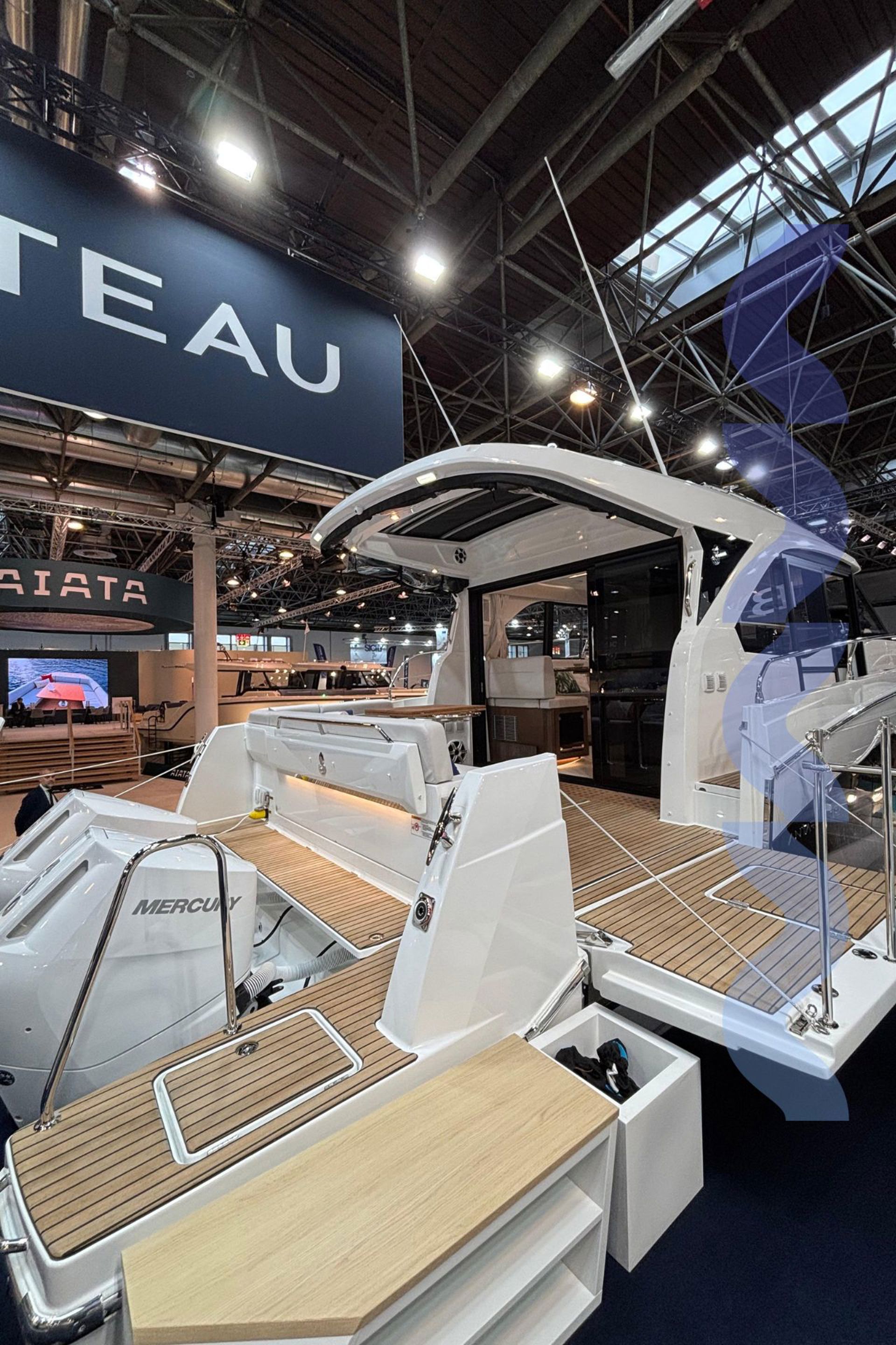 BENETEAU ANTARES OUTBOARD 12 COUPE