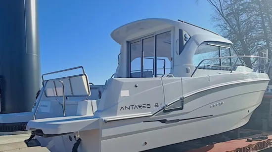 BENETEAU ANTARES OUTBOARD 8 CRUISING