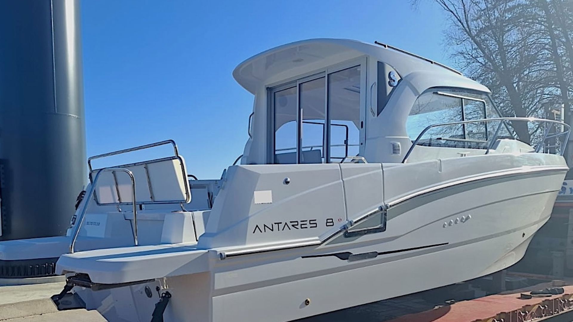 BENETEAU ANTARES OUTBOARD 8 CRUISING