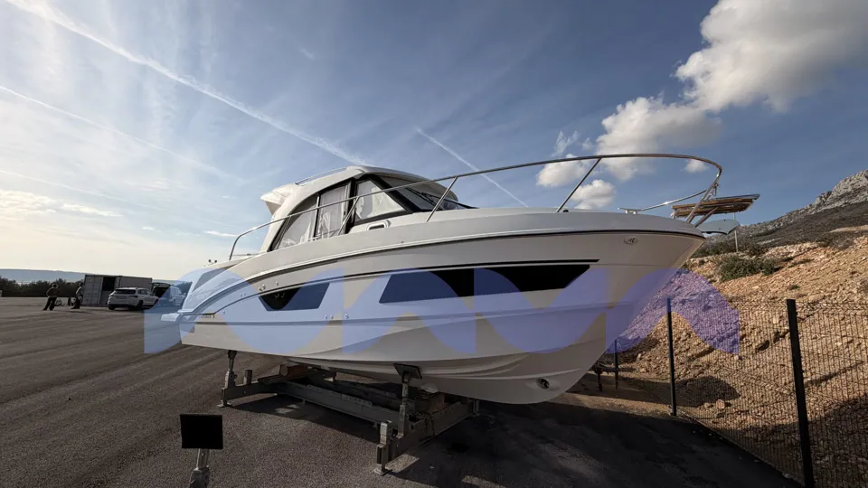 BENETEAU ANTARES OUTBOARD 9 