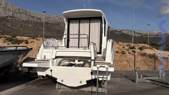 BENETEAU ANTARES OUTBOARD 9 