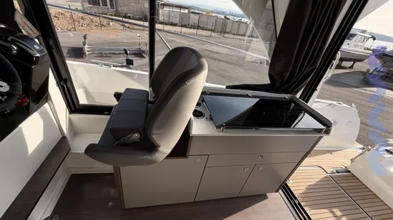 BENETEAU ANTARES OUTBOARD 9 