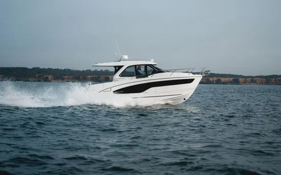 BENETEAU ANTARES OUTBOARD 9 V2 