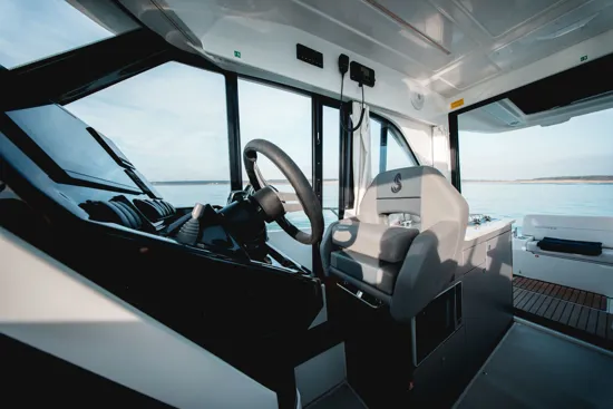 BENETEAU ANTARES OUTBOARD 9 V2 