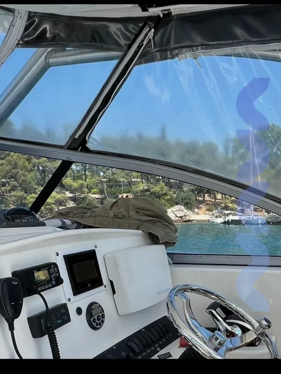 BOSTON WHALER CONQUEST 305