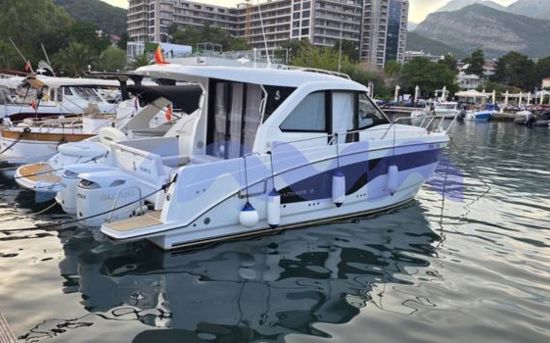 BENETEAU ANTARES OUTBOARD 9 NEW 