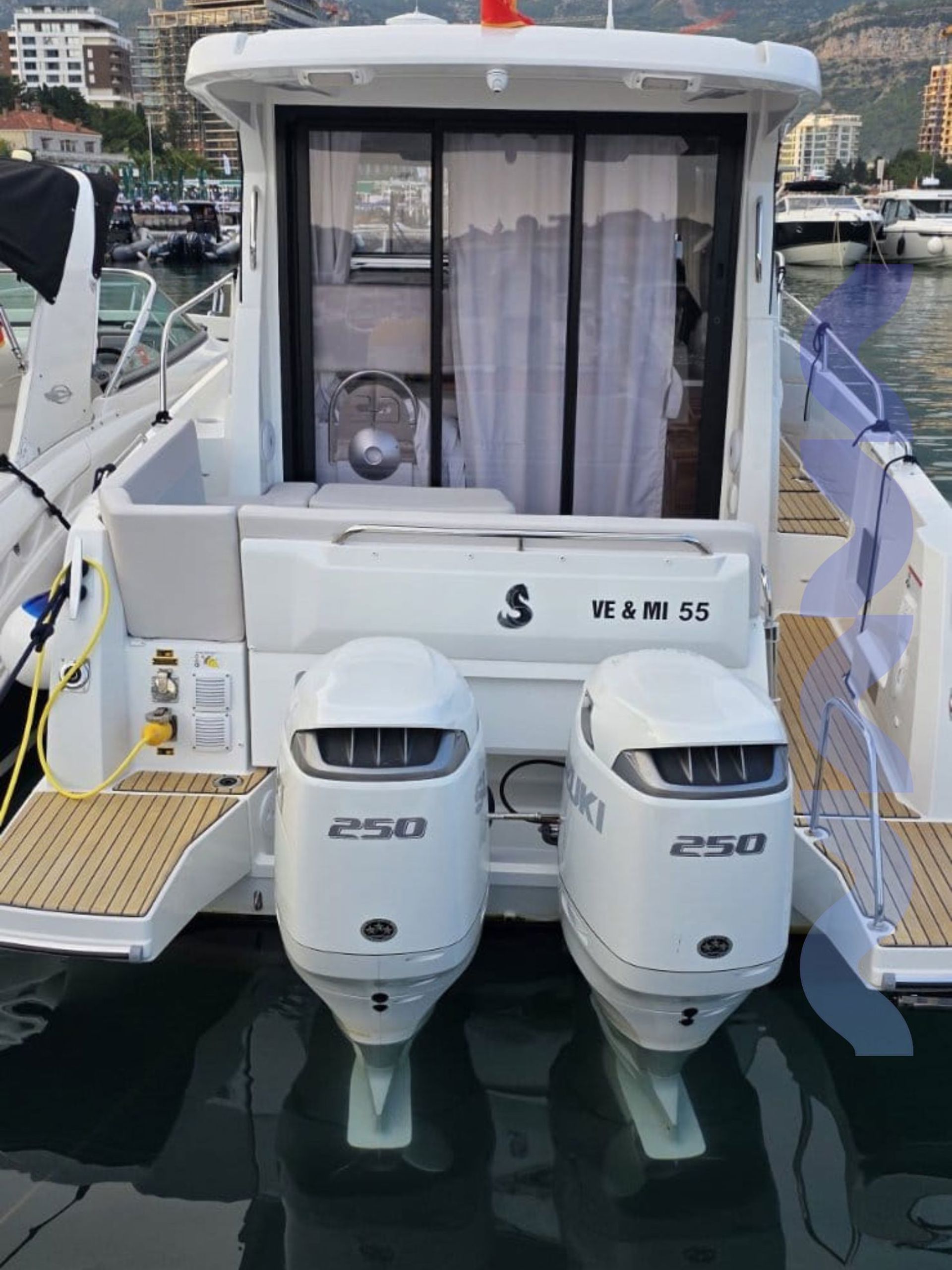 BENETEAU ANTARES OUTBOARD 9 NEW 