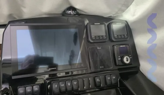 BENETEAU ANTARES OUTBOARD 9 NEW