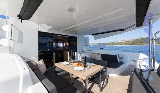LAGOON 51