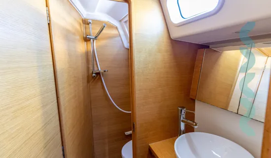 x-yachts-x-43-xara-bathroom-2